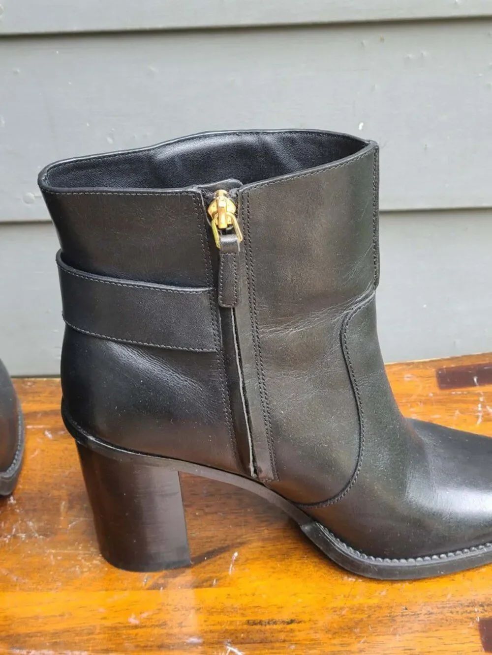 Tory Burch Black Leather Sydney Boots With Gold Tone Logo Size 8 NWOT - Picture 7 of 13